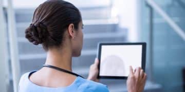 AI-Driven Personalized Medicine: Transforming Healthcare in the US - Cover Image